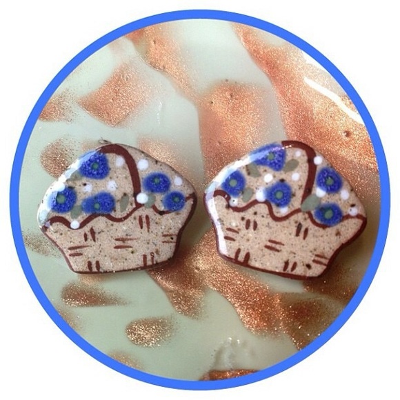 VINTAGE 90's Flower Basket Stud Earrings - Picture 6 of 6